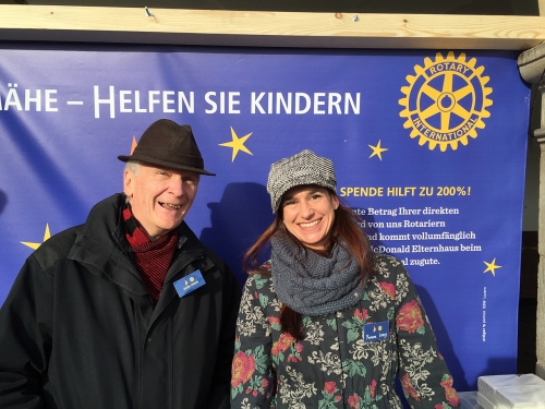 Yvonne Lang und Georg Carlen haben offensichtlich Spass am Einsatz